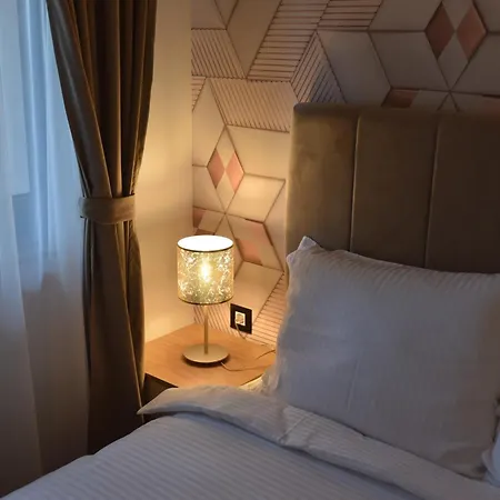 Divine Lux * זלאטיבור